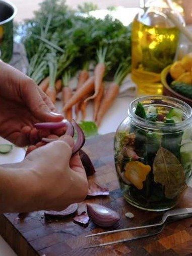 The Unbelievable Kitchen Secret That Forces Dormant Hair Follicles to EXPLODE with Growth (And Why Big Pharma Hides It)